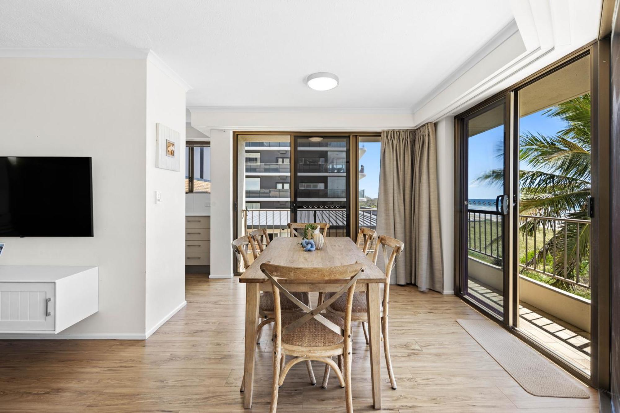 Surfside Court - Hosted By Burleigh Letting Apartment Gold Coast Exterior foto